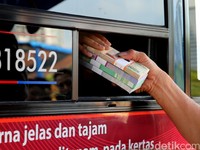 Cara Tukar Uang Miliaran ke Pecahan Rp 20.000 Seperti Bowo