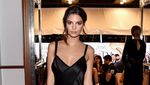Emily Ratajkowski Curi Perhatian di Red Carpet