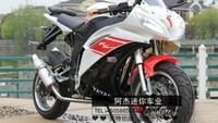Melihat sekilas nama merek ini, sudah pasti Otolovers tahu merek motor Jepang apa yang dibuat bahan kloningan. Ya, Yamaha jadi produk motor lain yang dijiplak produsen China melalui Yayama. Yayama memiliki varian motor bernama Yayama R6 yang sepintas desainnya sangat identik dengan big bike Yamaha R6. Foto: Istimewa