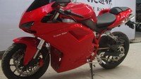 Nggak cuma motor India dan Jepang yang kena plagiasi, motor premium seperti Ducati pun pernah dibikin versi KW-nya nih Otolovers. Wonjan WJ300 Space Ranger, hadir sebagai Ducati Panigale versi China. Motor ini dijual dalam varian fairing dan semi-fairing. Foto: Istimewa
