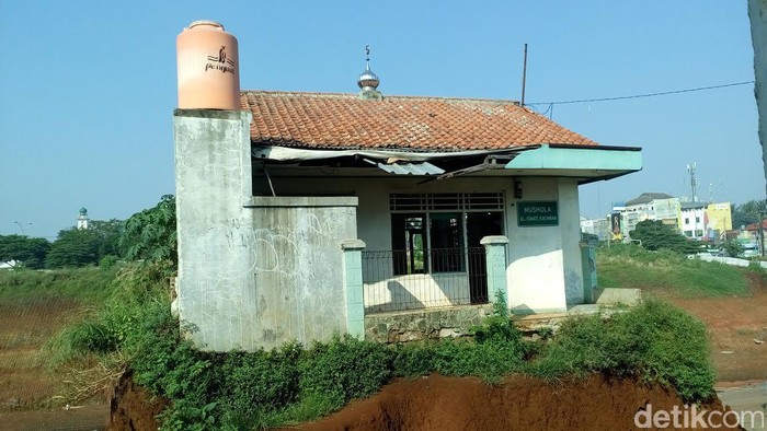 Ini Musala Al-Ismati Rachman yang Masih Berdiri Tegak di Tengah Proyek Tol Cijago