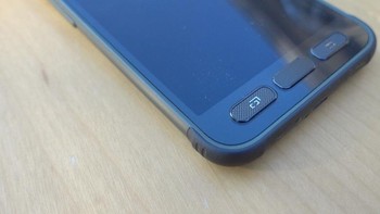 Galaxy S7 Active ini dipasarkan pertama kali di Amerika Serikat, dengan bundling eksklusif operator  AT&T. Foto: Android Central