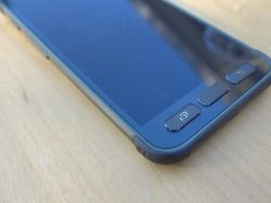 Si Tahan Banting Galaxy S7 Active