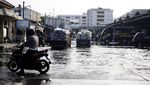 Banjir Rob Masih Menggenangi Muara Baru