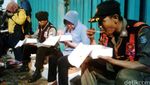Risma Sahur Bersama TNI, Polri dan Satpol di Pasar Keputran
