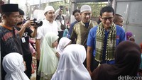 Pengusaha yang juga bakal calon Gubernur DKI Jakarta Sandiaga Uno mengadakan safari politik dengan berbuka bersama warga Kemayoran Jakarta, Selasa (7/6/2016).
