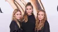 Mary-Kate dan Ashley (29) serta adik mereka yang juga pemeran Wanda Maximoff/Scarlet Witch di film Avengers: Age of Ultron dan Captain America: Civil War, Elizabeth Olsen (27) tampil kompak serba hitam. Jamie McCarthy/Getty Images/detikFoto.