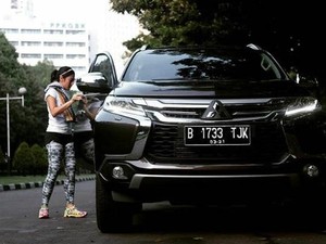 Dian Sastrowardoyo Lebih Suka Nyetir Mobil SUV