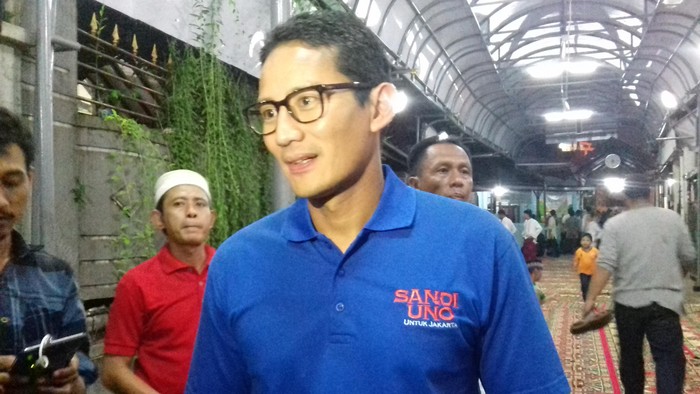 Sambangi Warga Kemayoran, Sandiaga Dengar Keluhan Soal Harga Sembako