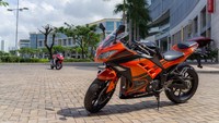 Kengo R350 hadir sebagai versi KW dari Kawasaki Ninja 300/250. Sportbike ini dibekali mesin 320 cc DOHC 2 silinder, yang bisa menghasilkan power sebesar 23,5 dk. Foto: Istimewa