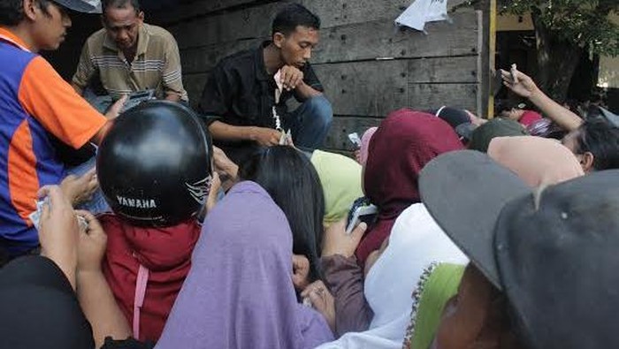 Gula Dijual Rp 11 Ribu/Kg Ludes Dalam Sekejap Saat Operasi Pasar