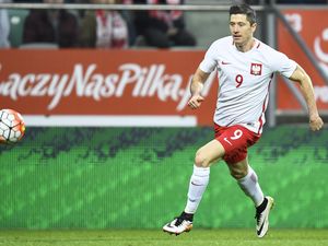Putih-Merah Menawan a la Jersey Polandia