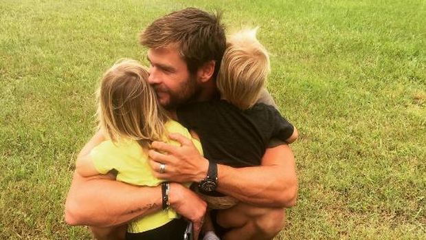 Sebelum George Clooney, Ini Sederet Artis yang Punya Anak Kembar