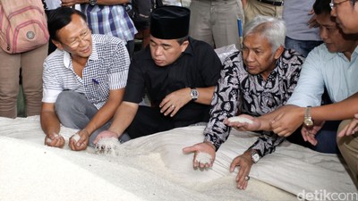 Ketua DPR Tinjau Gudang Bulog