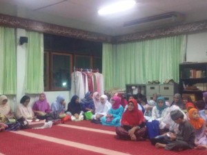 Masyarakat Indonesia di Bangkok Antusias Ikuti Tarawih di KBRI