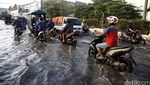 Banjir Rob Masih Menggenangi Muara Baru