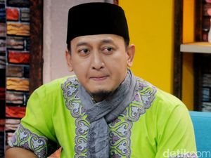 Banyak Dikode Cewek, Ustad Zacky Mirza Tetap Pilih Shinta Tanjung