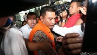 Suparman ditahan terkait kasus korupsi pembahasan Rancangan APBD Riau tahun 2014 dan 2015.