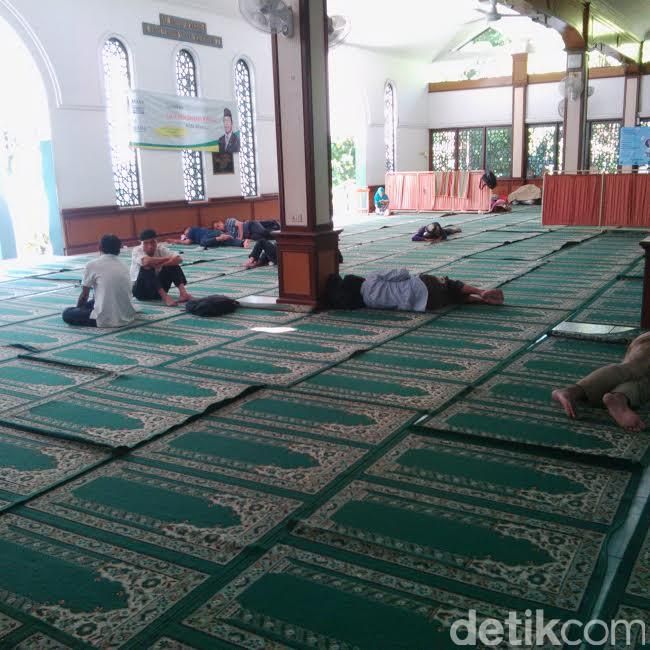 Ramadan di Masjid Sunda Kelapa, Buka Puasa dan Sahur 