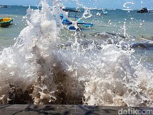 Waspada! Gelombang Tinggi di Pesisir Masih Berpotensi Hingga Beberapa Hari