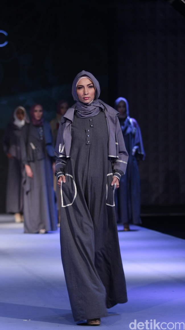 Najua Bellabaric by Najua Yanti Amity Spectra Muslim Fashion Festival 2016 at Plaza Selatan. Istora Senayan. Jakarta. [Foto: Mohammad Abduh/Wolipop]