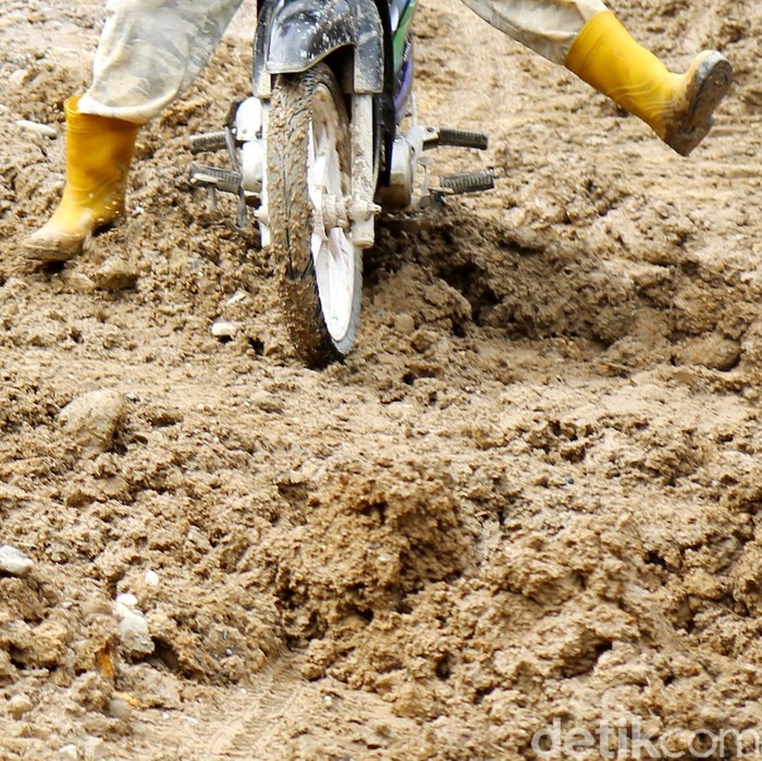 Butuh Perbaikan, Jalan Marunda Rusak Parah