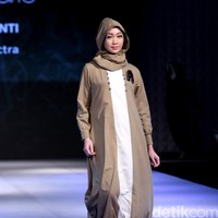Najua Bellabaric by Najua Yanti Amity Spectra Muslim Fashion Festival 2016 at Plaza Selatan. Istora Senayan. Jakarta. [Foto: Mohammad Abduh/Wolipop]