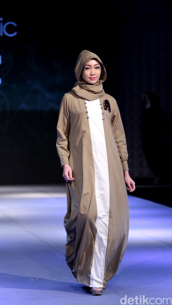 Najua Bellabaric by Najua Yanti Amity Spectra Muslim Fashion Festival 2016 at Plaza Selatan. Istora Senayan. Jakarta. [Foto: Mohammad Abduh/Wolipop]