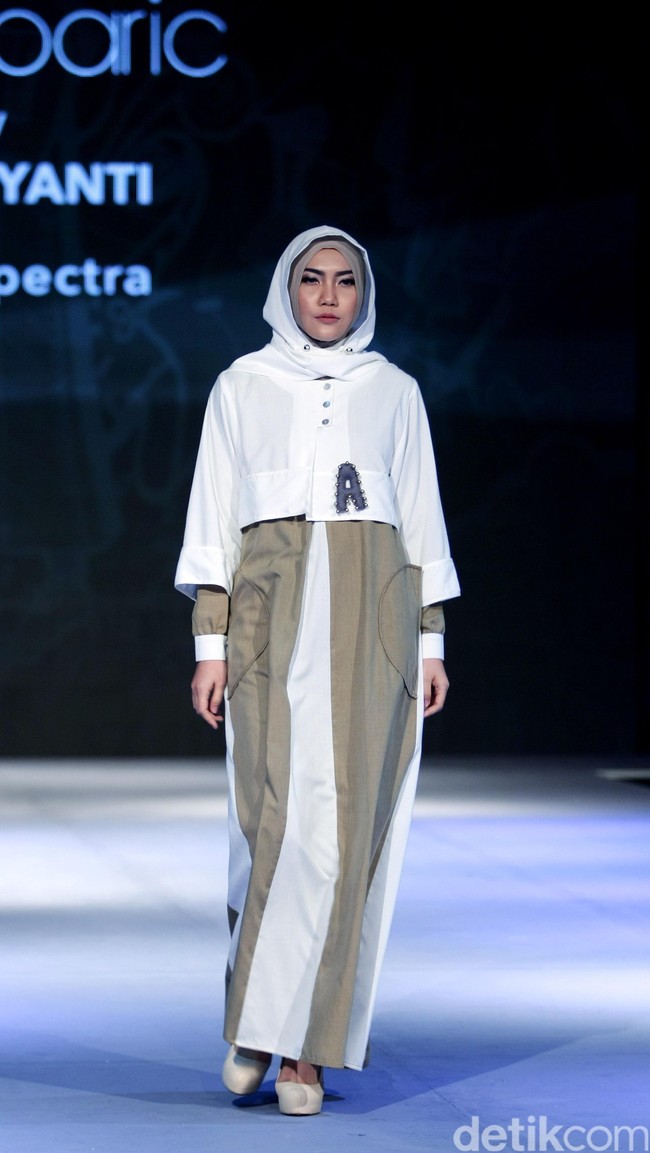 Najua Bellabaric by Najua Yanti Amity Spectra Muslim Fashion Festival 2016 at Plaza Selatan. Istora Senayan. Jakarta. [Foto: Mohammad Abduh/Wolipop]