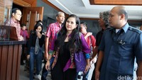 Damayanti Wisnu Putranti meninggalkan Pengadilan Tipikor Jakarta.