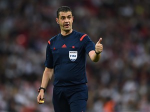 Viktor Kassai Pimpin Laga Pembuka Piala Eropa 2016
