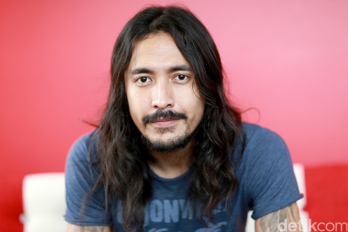 Jalur Alternatif, Album Debut Penuh Ego dari Marcello Tahitoe