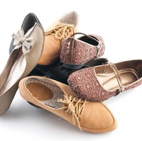 Wanita pengguna sepatu flats adalah seorang pemimpin di belakang layar, selain itu mereka juga sangat rendah hati. Kelada mengatakan, Pemakai flat fokus, sangat sederhana, dan murah hati. Seringkali mereka adalah para wanita yang melakukan semua pekerjaan di dunia. Merekalah yang berada di balik layar yang menghidupkan mesin. Foto: Thinkstock