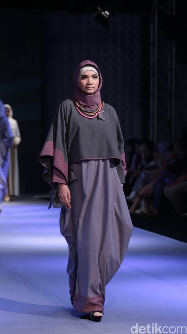 Najua Bellabaric by Najua Yanti Amity Spectra Muslim Fashion Festival 2016 at Plaza Selatan. Istora Senayan. Jakarta. [Foto: Mohammad Abduh/Wolipop]