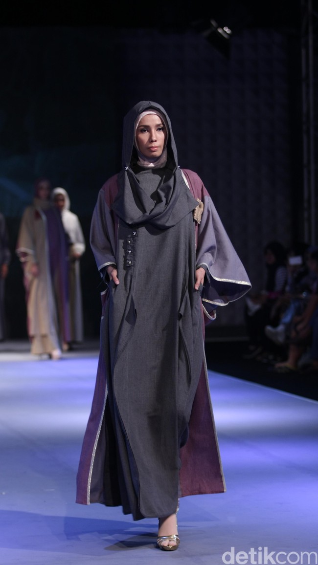 Najua Bellabaric by Najua Yanti Amity Spectra Muslim Fashion Festival 2016 at Plaza Selatan. Istora Senayan. Jakarta. [Foto: Mohammad Abduh/Wolipop]