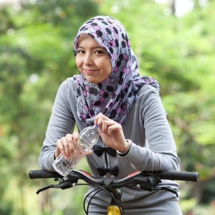 Ini Caranya Supaya Rambut Bisa Harum Seharian Meski Berkeringat dan Tertutup Jilbab