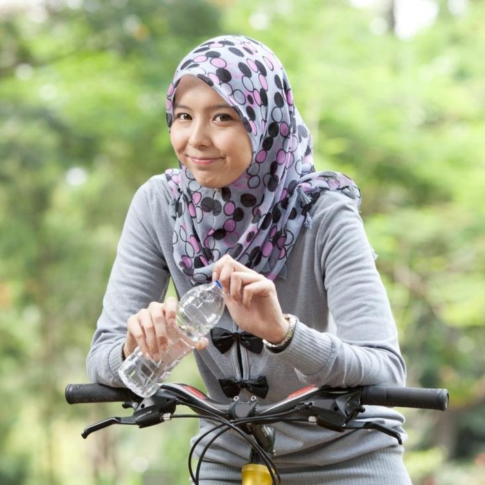 Ini Caranya Supaya Rambut Bisa Harum Seharian Meski Berkeringat dan Tertutup Jilbab