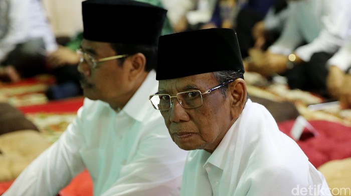 Gus Mus: Semoga KH Hasyim Muzadi Khusnul Khatimah