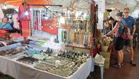 Setiap kota di Thailand rasanya asyik untuk wisatawan berbelanja. Bahkan di Chiang Mai, pasar malamnya seru dijelajahi dan banyak barang menarik (Baban/detikTravel)
