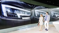 Lewat Audi City, pengunjung dapat melihat jajaran produk mobil Audi dalam tampilan digital. Istimewa/Audi.