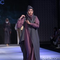 Najua Bellabaric by Najua Yanti Amity Spectra Muslim Fashion Festival 2016 at Plaza Selatan. Istora Senayan. Jakarta. [Foto: Mohammad Abduh/Wolipop]