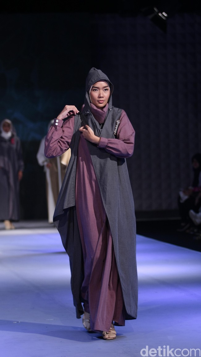 Najua Bellabaric by Najua Yanti Amity Spectra Muslim Fashion Festival 2016 at Plaza Selatan. Istora Senayan. Jakarta. [Foto: Mohammad Abduh/Wolipop]