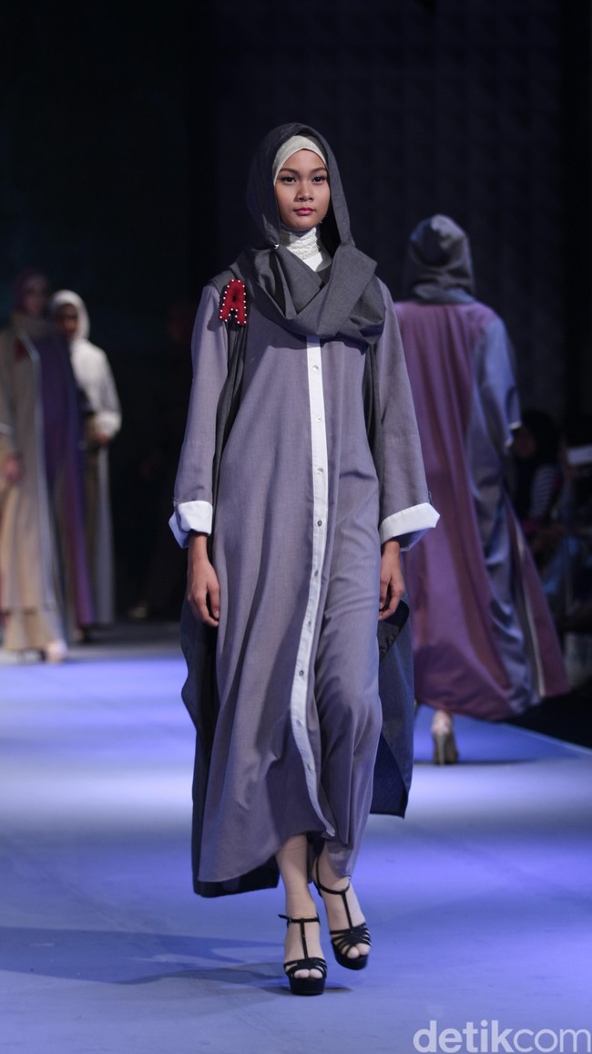Najua Bellabaric by Najua Yanti Amity Spectra Muslim Fashion Festival 2016 at Plaza Selatan. Istora Senayan. Jakarta. [Foto: Mohammad Abduh/Wolipop]