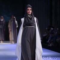 Najua Bellabaric by Najua Yanti Amity Spectra Muslim Fashion Festival 2016 at Plaza Selatan. Istora Senayan. Jakarta. [Foto: Mohammad Abduh/Wolipop]