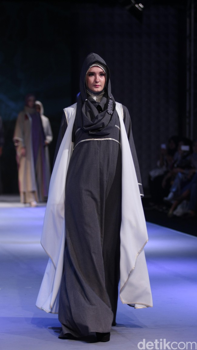 Najua Bellabaric by Najua Yanti Amity Spectra Muslim Fashion Festival 2016 at Plaza Selatan. Istora Senayan. Jakarta. [Foto: Mohammad Abduh/Wolipop]