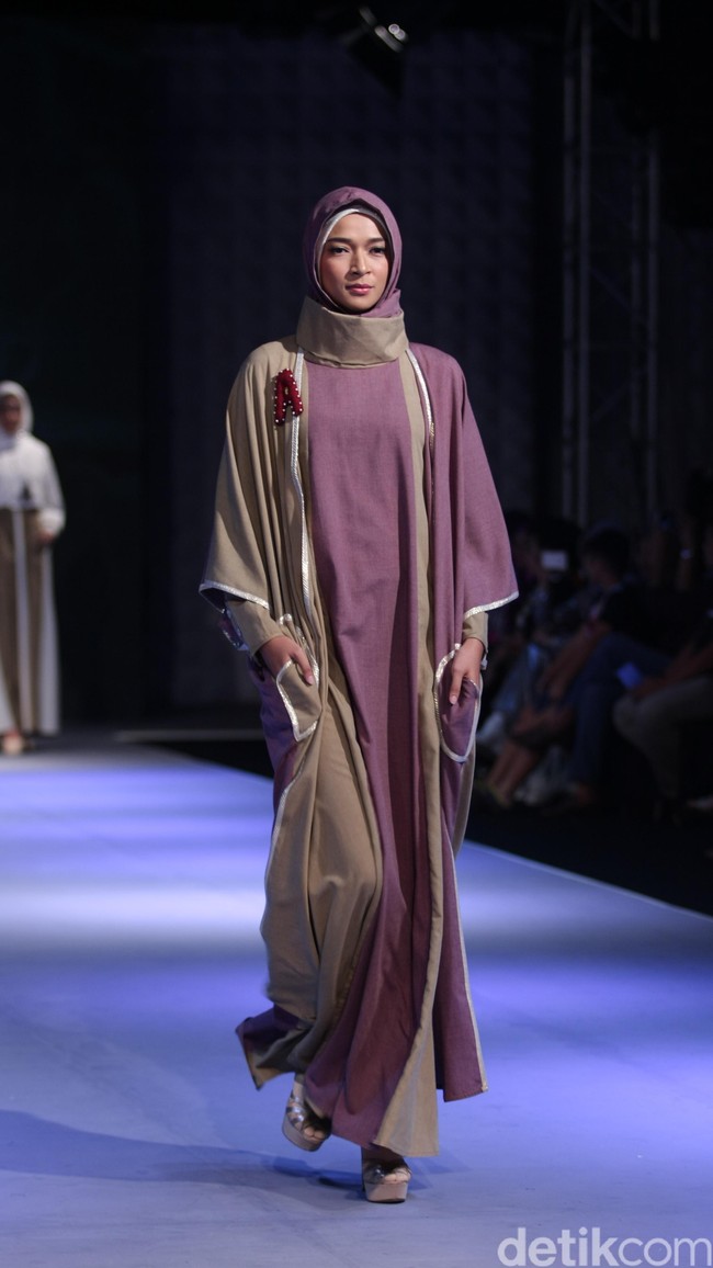 Najua Bellabaric by Najua Yanti Amity Spectra Muslim Fashion Festival 2016 at Plaza Selatan. Istora Senayan. Jakarta. [Foto: Mohammad Abduh/Wolipop]