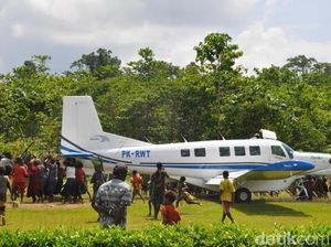 Kenapa Naik Pesawat di Papua Harus Timbang Badan?