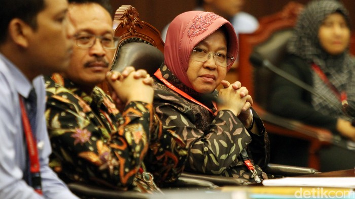 Risma Minta SMA Dikelola Pemkot, Ketua MK: Kalau Anda Jadi Gubernur?