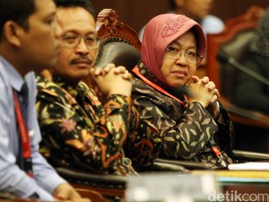 Risma Minta SMA Dikelola Pemkot, Ketua MK: Kalau Anda Jadi Gubernur?