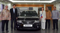 Renault Latitude adalah sebuah family saloon yang memiliki dimensi cukup besar. Mobil memiliki berbagai pilihan mesin mulai dari 2.000 cc sampai 3.500 cc. Istimewa/Renault.